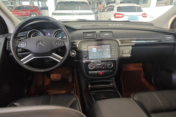 奔驰R级 2017款 R 320 4MATIC 商务型臻藏版中控内饰12