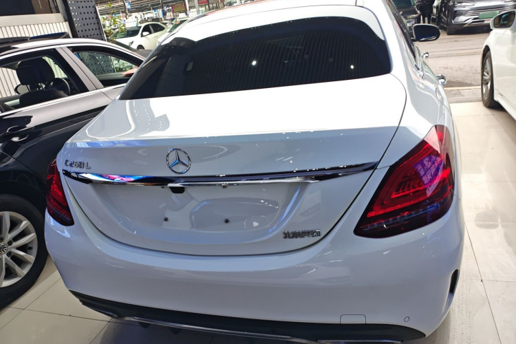 奔驰C级 2020款 改款 C 260 L 运动版车身外观6