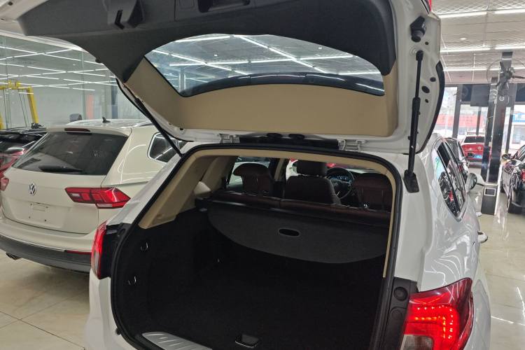 别克 昂科威 2017款 20T 两驱精英型机舱底盘23