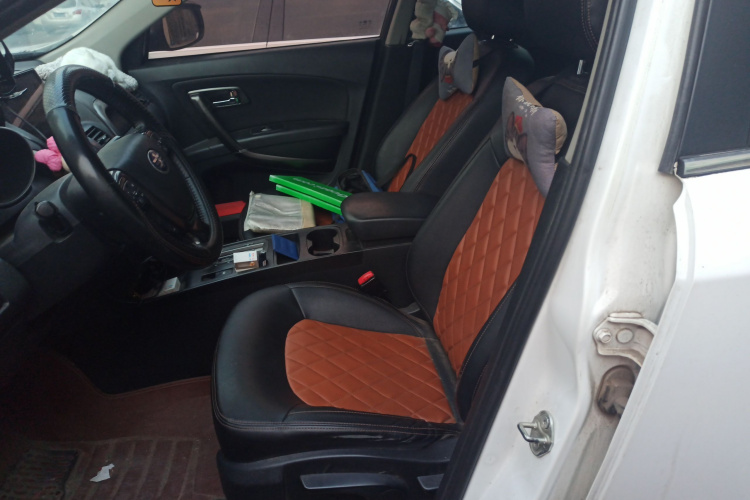 奔腾X80 2015款 2.0L 自动舒适周年纪念型局部细节19