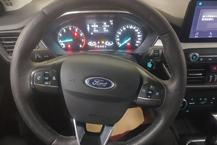 福特 福克斯 2020款 三厢 1.5L 自动锋跃型中控内饰13