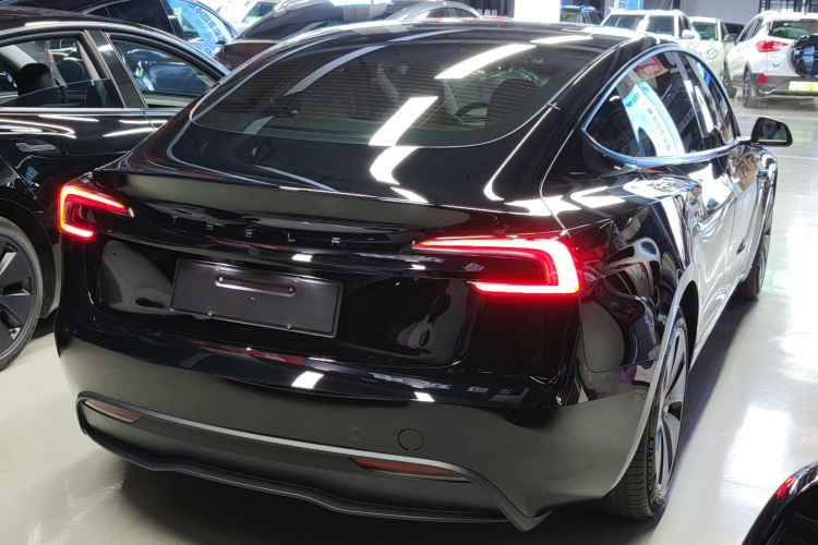特斯拉 Model 3 2023款 后轮驱动版车身外观7