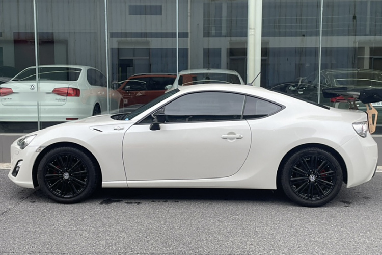 丰田86 2013款 2.0L 自动豪华型车身外观6004