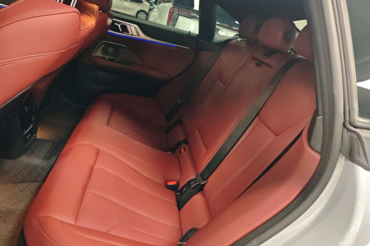 宝马4系 2022款 425i Gran Coupe M运动曜夜套装中控内饰7004