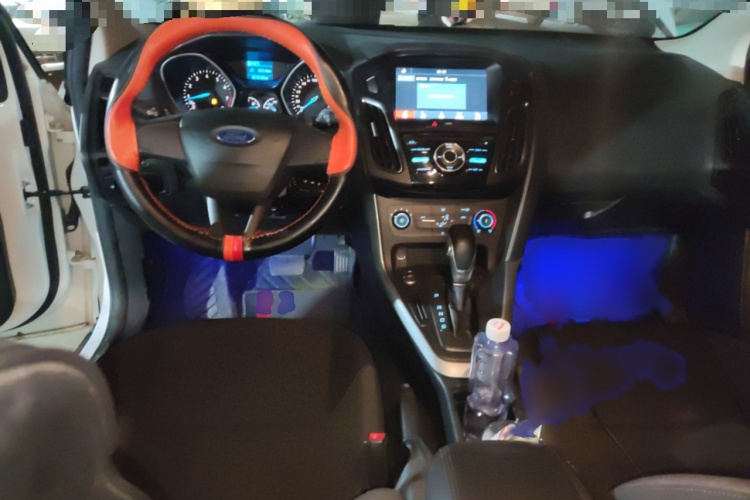 福特 福克斯 2018款 两厢经典 1.6L 自动舒适型智行版中控内饰7002