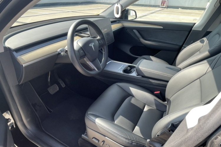 特斯拉 Model Y 2022款 改款 后轮驱动版中控内饰7002