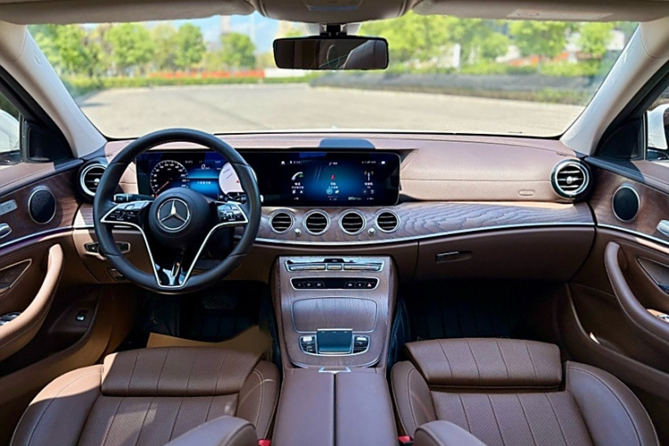 奔驰E级 2023款 E 260 L车身外观6008