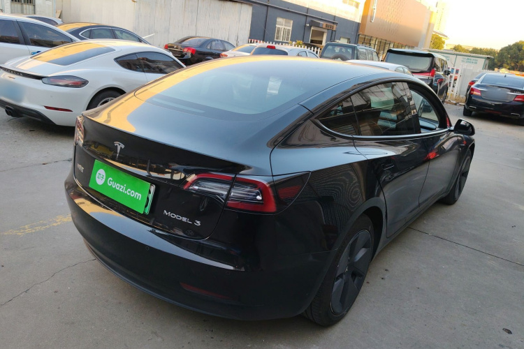 特斯拉 Model 3 2021款 标准续航后驱升级版 3D6车身外观6005