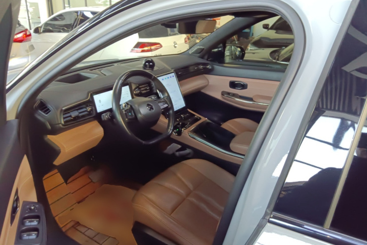 蔚来ES8 2020款 580KM 签名版 六座版中控内饰19