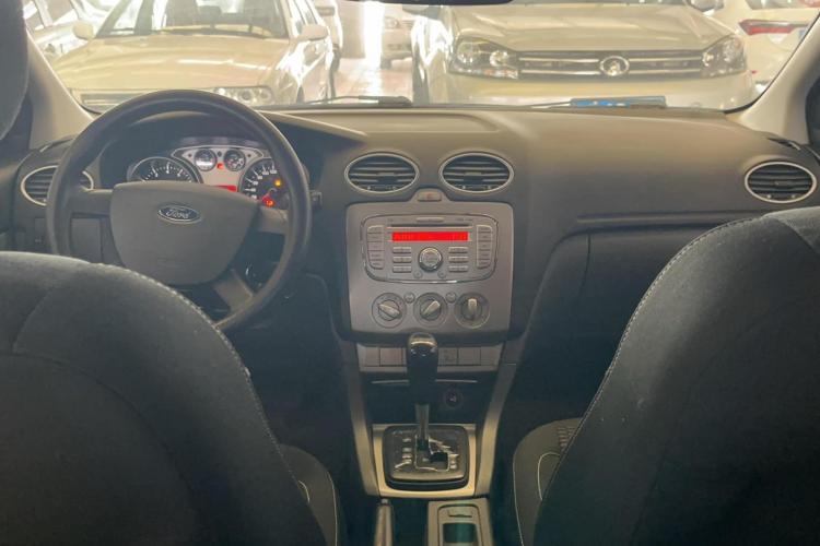 福特 福克斯 2013款 两厢经典 1.8L 自动基本型中控内饰7003