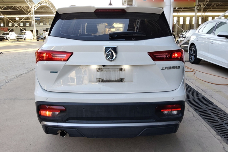 宝骏530 2021款 全球车周年纪念版 1.5T CVT豪华型 7座车身外观6