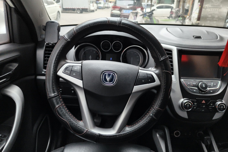 长安CS35 2016款 1.6L 手动豪华型 国V中控内饰13