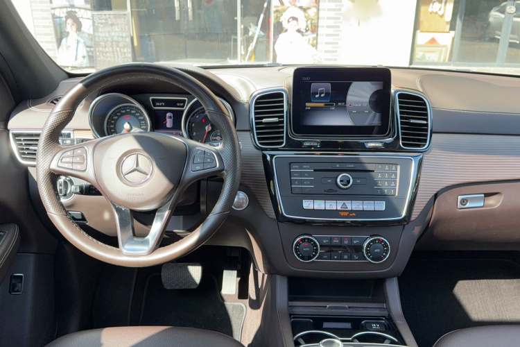 奔驰GLE 2018款 GLE 320 4MATIC 动感型臻藏版中控内饰7005