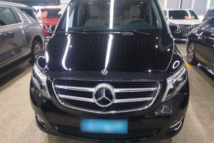 奔驰V级 2018款 V 260 尊贵版 国VI车身外观2