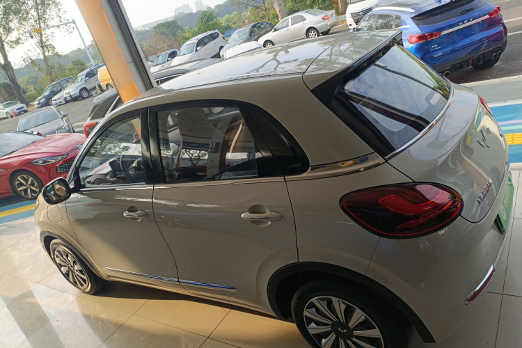 五菱汽车 五菱缤果 2023款 333km 悦享+款车身外观4