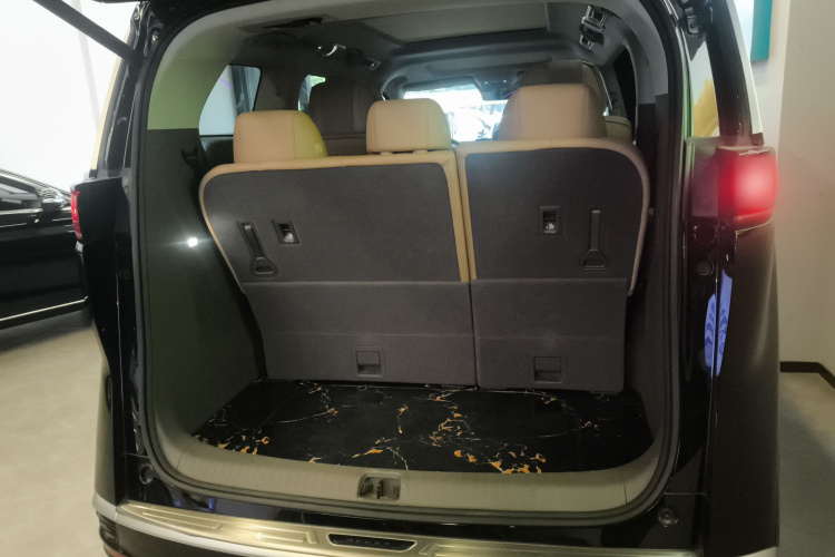 腾势D9 2022款 DM-i 1040 尊贵型机舱底盘23