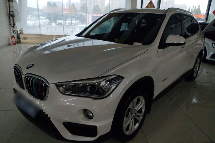 宝马X1 2016款 sDrive18Li 尊享型车身外观1