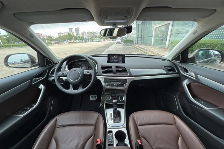 奥迪Q3 2013款 35 TFSI 舒适型中控内饰7001