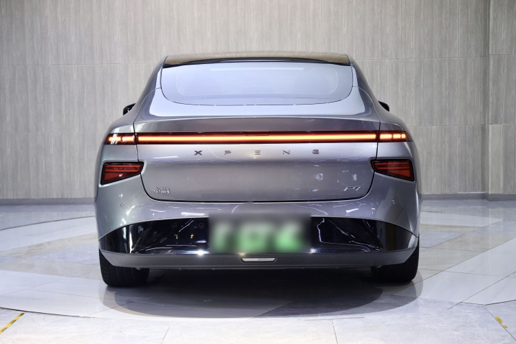 小鹏P7 2021款 480E车身外观6004