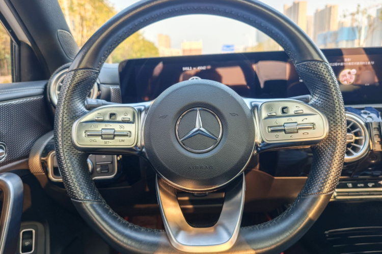 奔驰A级 2022款 改款三 A 200 L 运动轿车时尚型中控内饰7003