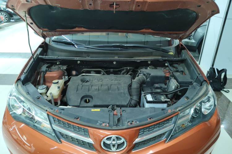 丰田 RAV4荣放 2013款 2.0L CVT四驱风尚版机舱底盘24