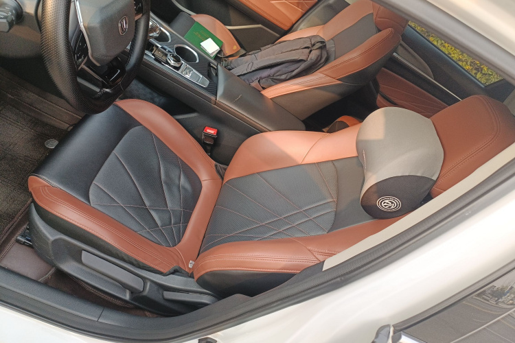 长安 逸动 2022款 PLUS 蓝鲸NE 1.4T GDI DCT尊贵版局部细节19