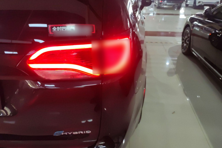 克莱斯勒 大捷龙PHEV(进口) 2019款 3.6L 插电混动版车身外观9