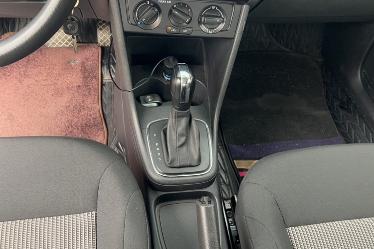 大众 Polo 2016款 1.4L 自动风尚型中控内饰7009