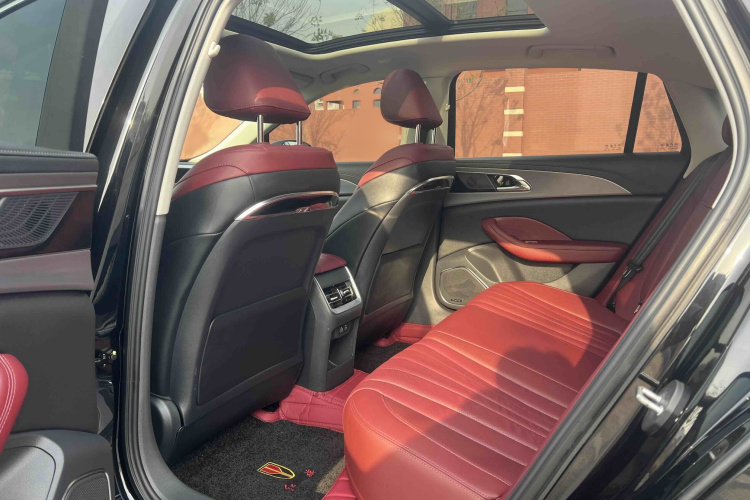 红旗H5 2024款 2.0T 自动智联旗畅版中控内饰7002