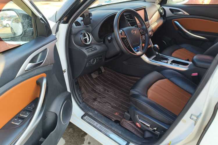 比亚迪 宋 2016款 2.0TID 自动尊贵型中控内饰20