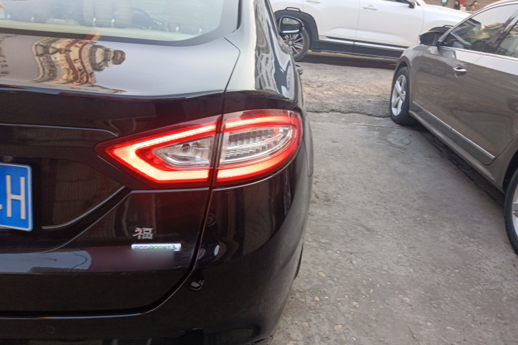 福特 蒙迪欧 2013款 2.0L GTDi200豪华型车身外观9