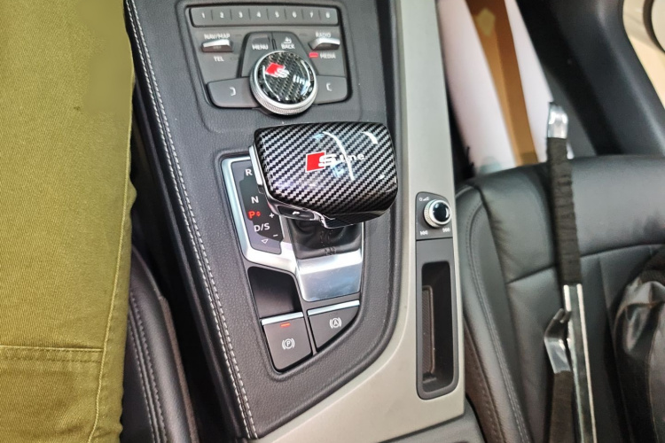 奥迪A4L 2019款 40 TFSI 进取型 国VI局部细节18