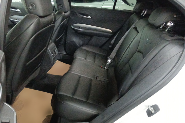 凯迪拉克XT4 2021款 28T 两驱领先型中控内饰21