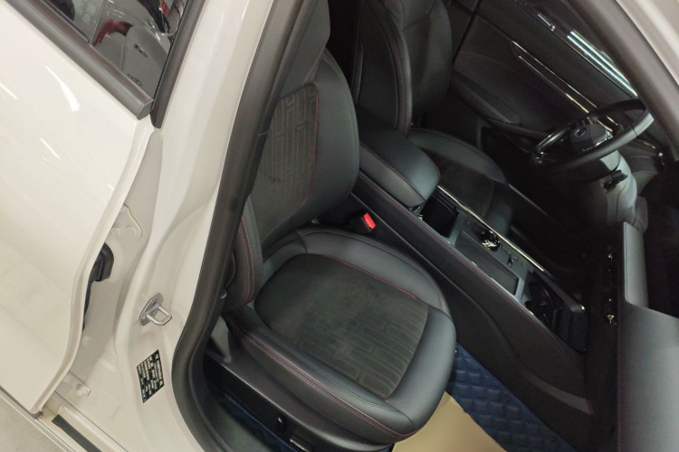 福特 蒙迪欧 2023款 EcoBoost 180 舒雅型局部细节41