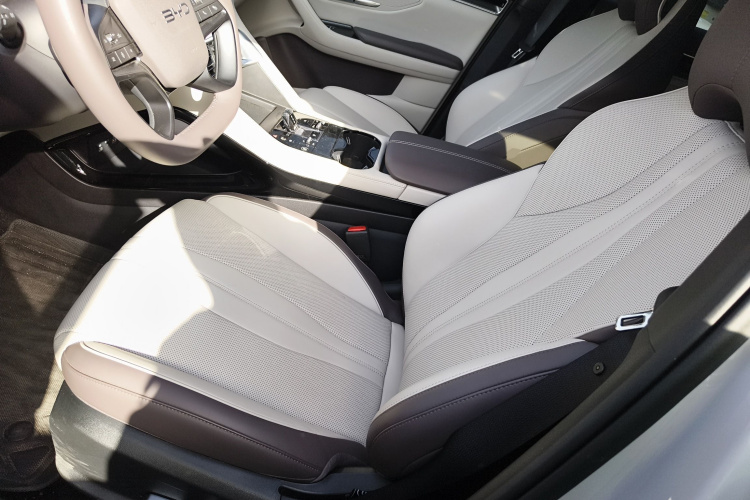 比亚迪 宋PLUS新能源 2025款 DM-i 智驾版 112KM 尊荣型中控内饰19