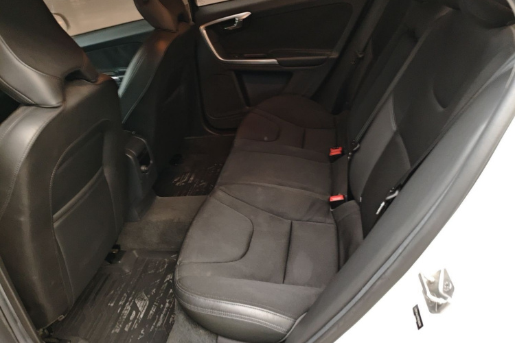 沃尔沃S60 2015款 S60L 2.0T 智行版中控内饰7004