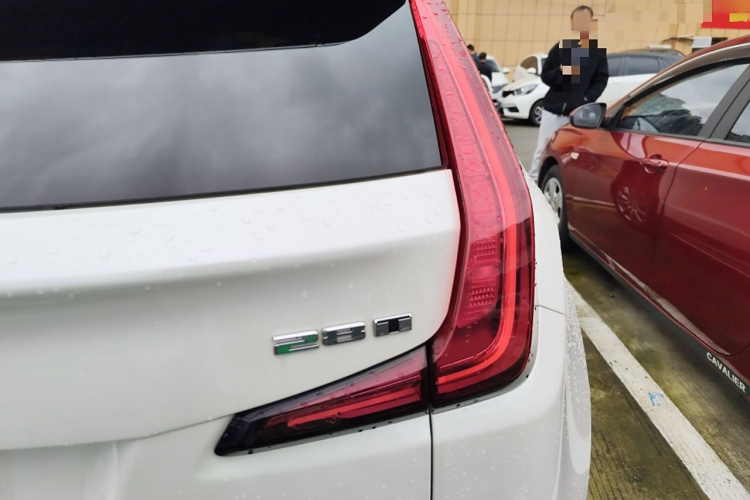 凯迪拉克XT4 2018款 28T 两驱领先型车身外观9