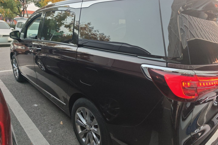 别克GL8 2020款 Avenir艾维亚 七座亲礼版车身外观4