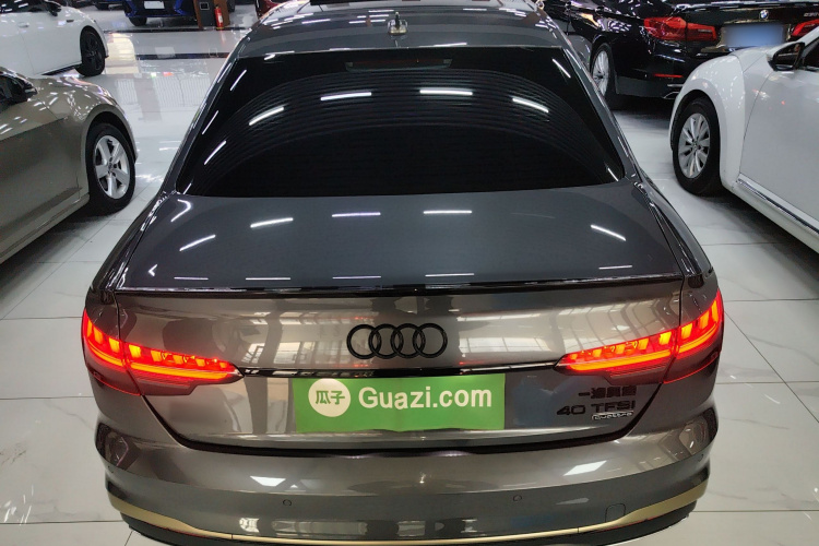 奥迪A4L 2024款 40 TFSI quattro RS套件燃速型车身外观6