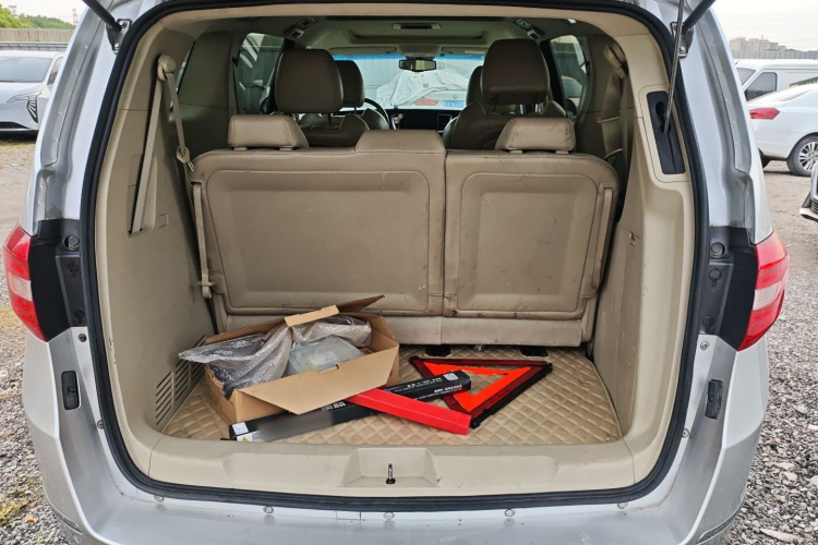 别克GL8 2014款 3.0L GT豪华商务豪雅版机舱底盘23