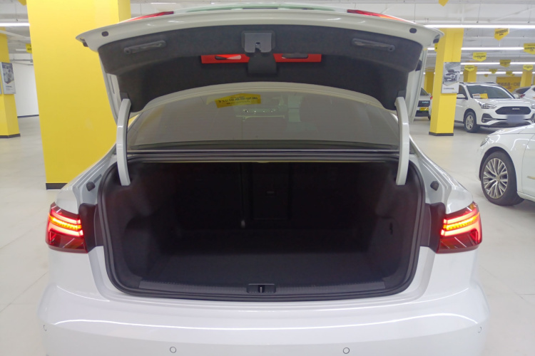 奥迪A3 2018款 30周年年型 Limousine 35 TFSI 进取型机舱底盘23