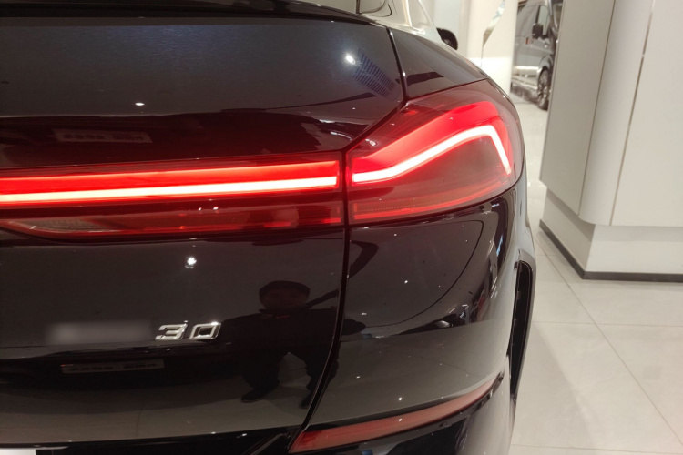 宝马X6 2023款 xDrive30i M运动套装车身外观9