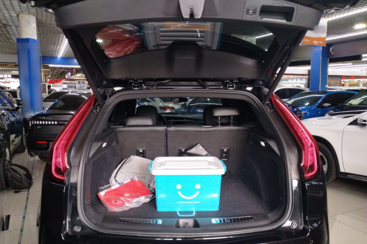 凯迪拉克XT4 2020款 28T 两驱领先型机舱底盘23