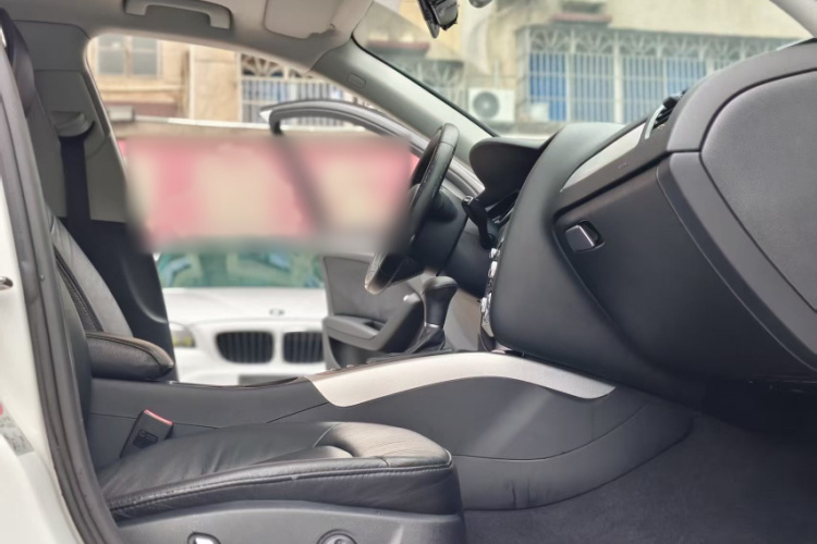 奥迪A4L 2013款 35 TFSI 自动标准型中控内饰7004
