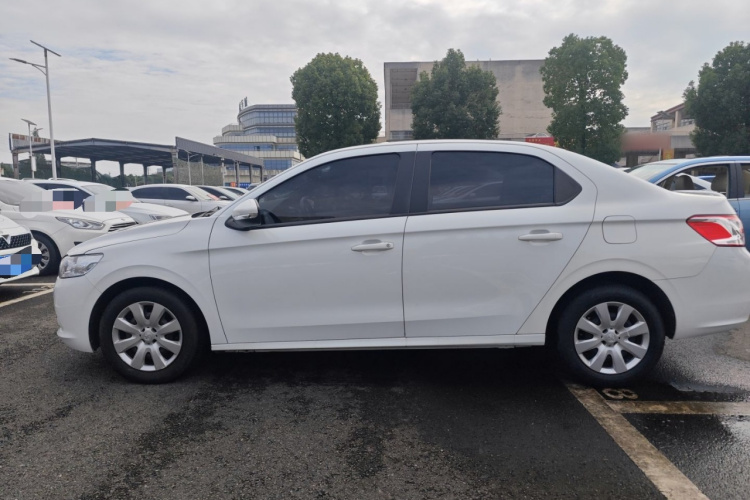 标致301 2014款 1.6L 自动舒适版车身外观4