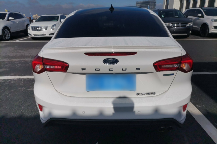 福特 福克斯 2022款 三厢 EcoBoost 180 自动ST Line车身外观6