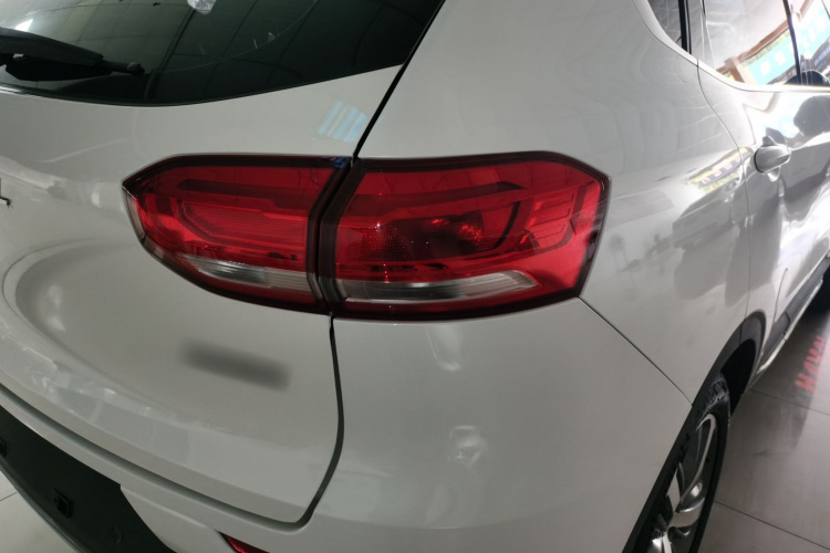 哈弗H6 2017款 红标 2.0T 自动两驱智尚型车身外观9