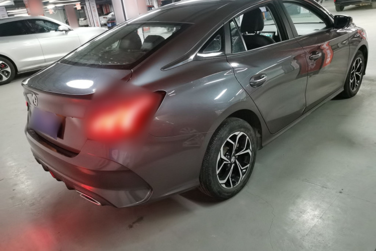 名爵 MG5 2021款 180DVVT CVT青春豪华版车身外观7