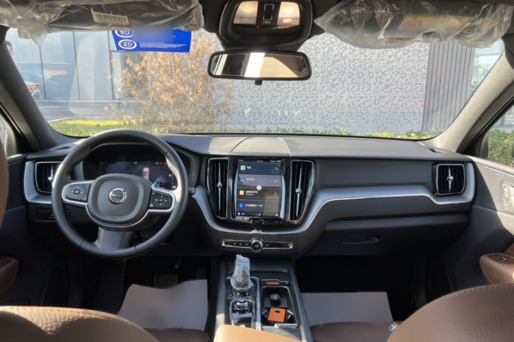 沃尔沃XC60 2025款 B5 四驱智逸豪华版中控内饰7001