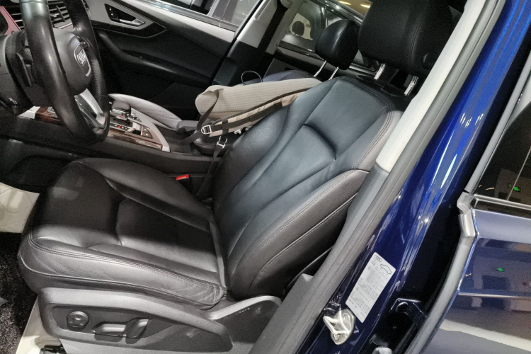 奥迪Q7 2018款 45 TFSI 技术型局部细节19